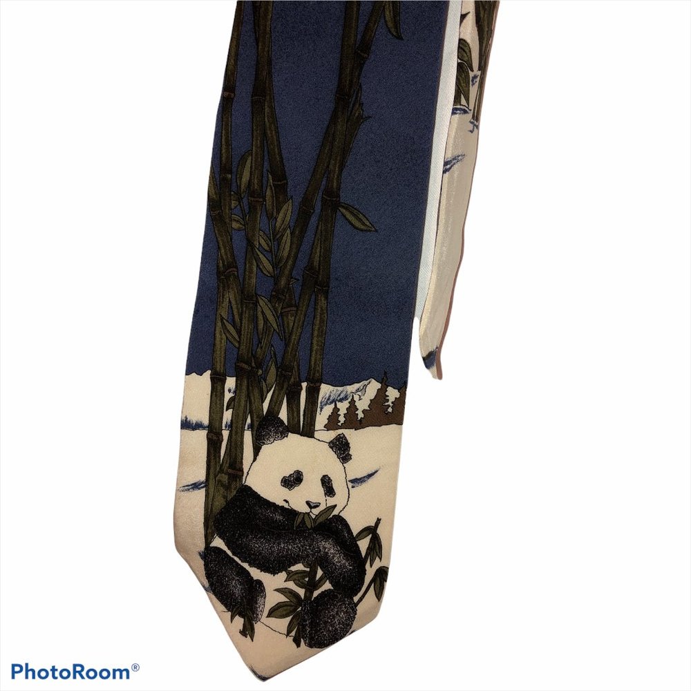 World Wildlife Fund The Giant Panda 100% silk print tie